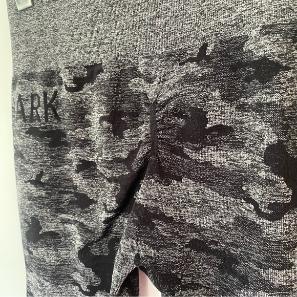 Gymshark Gray Camo Leggings High-Waist Stretch Compression Size Medium - Picture 8 of 9
